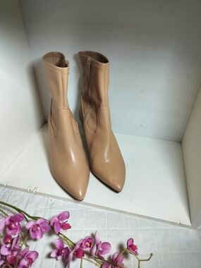 Dolce Vita Tan Pointed-Toe Ankle Boots with Side Zipper